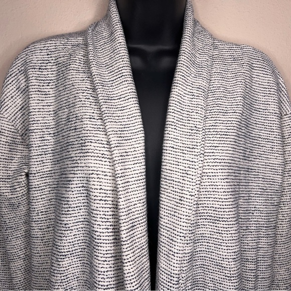 Medium Ann Taylor Loft White Grey Lounge Shrug Jacket Stretch Pockets - Picture 9 of 13